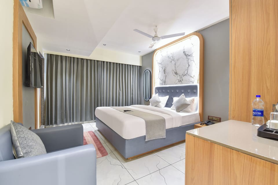 Luxury Room | Desk, laptop workspace, WiFi (free)