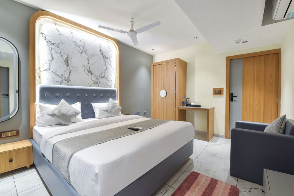 Luxury Room | Desk, laptop workspace, WiFi (free)