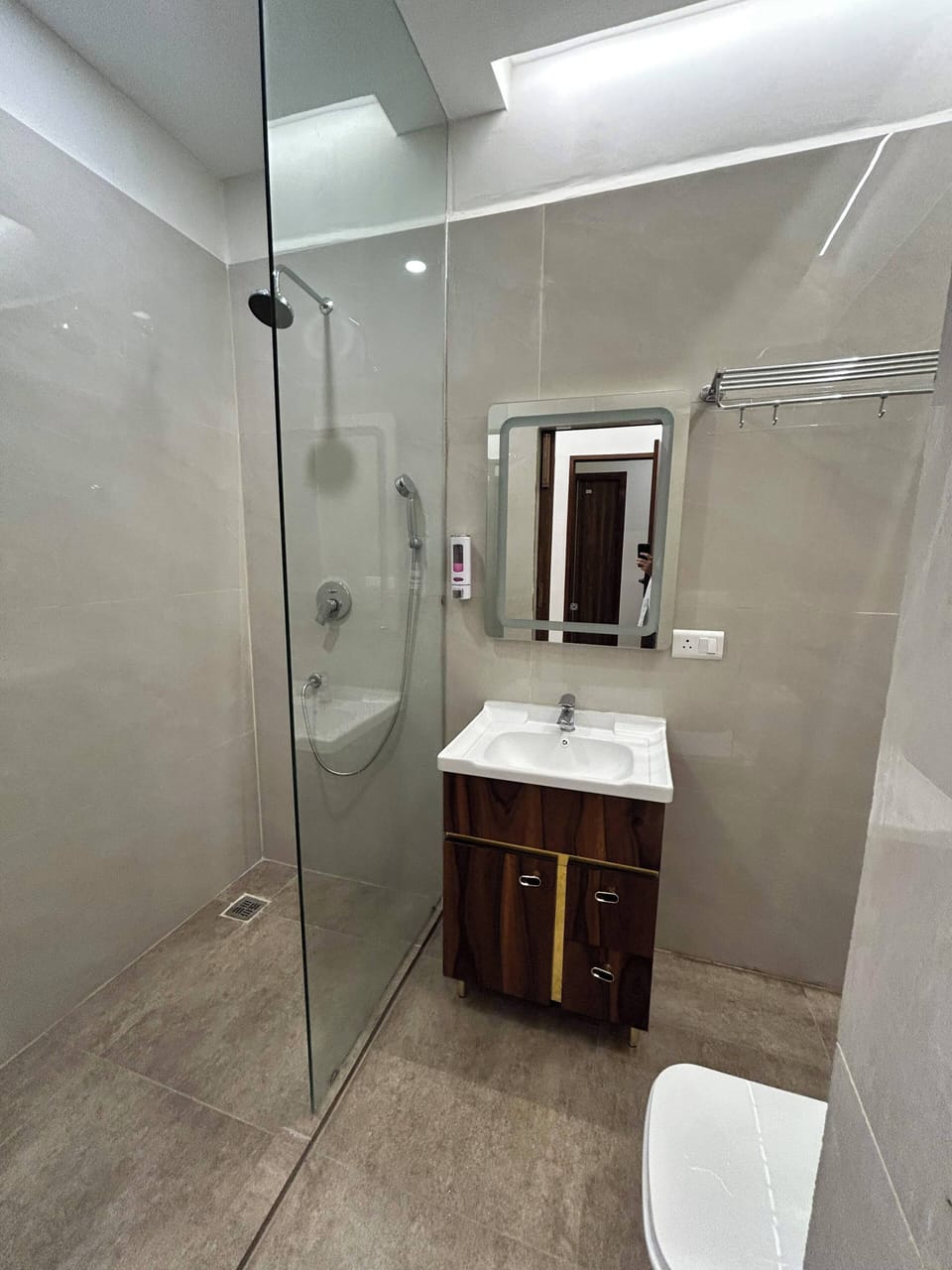 Shower, towels, soap, shampoo