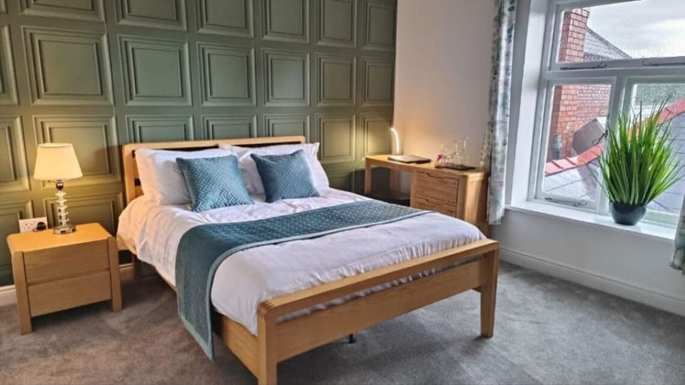 Standard Double Room | Desk, laptop workspace, iron/ironing board, WiFi (free)