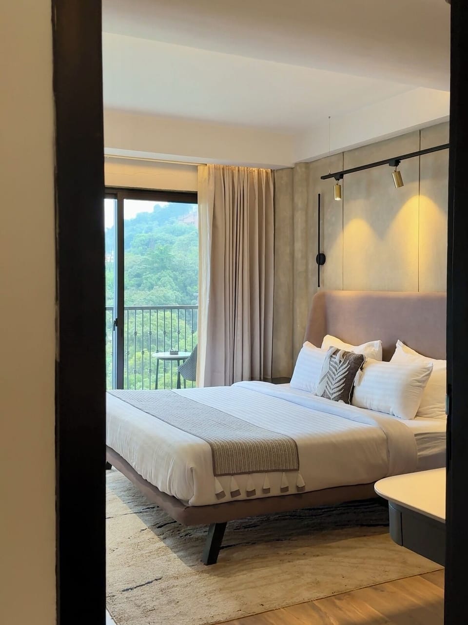 Mountain View - 2 Bedroom Suite with Private Balcony | Desk, laptop workspace, WiFi (free)