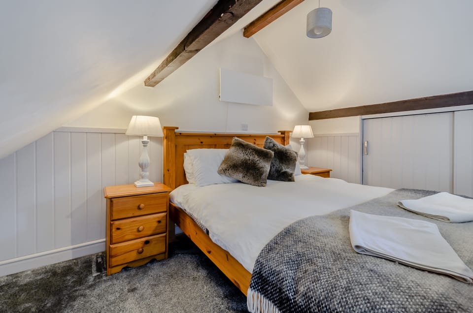 2 bedrooms, WiFi (free), bed sheets