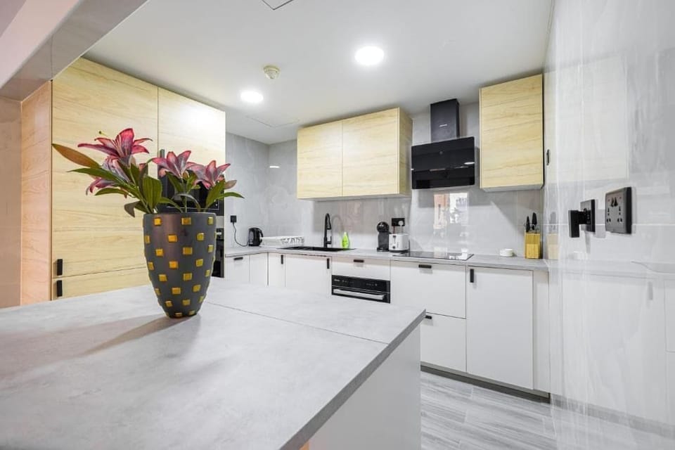 Apartment, 3 Bedrooms, Hot Tub, Lagoon View | Private kitchen | Fridge, microwave, oven, stovetop