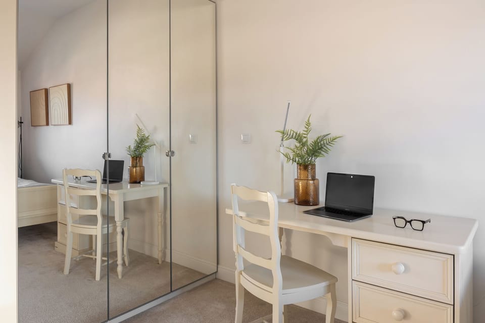 Deluxe Apartment, Balcony, Park View | Interior