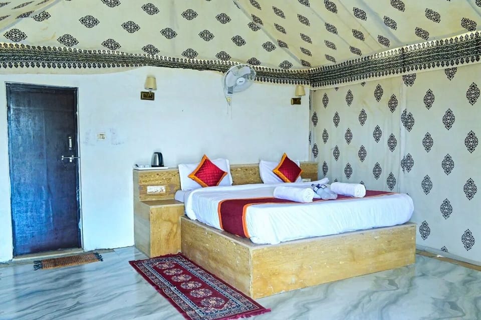 Deluxe Single Room, Desert View | Desk, laptop workspace