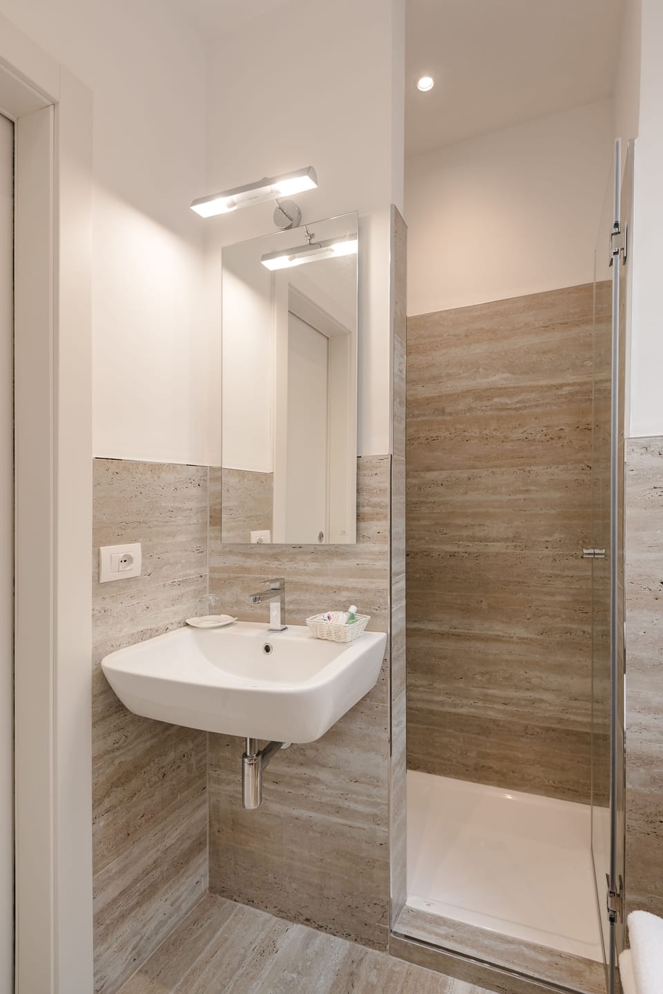 Single Room, Sea View | Bathroom | Free toiletries, hair dryer, slippers, bidet