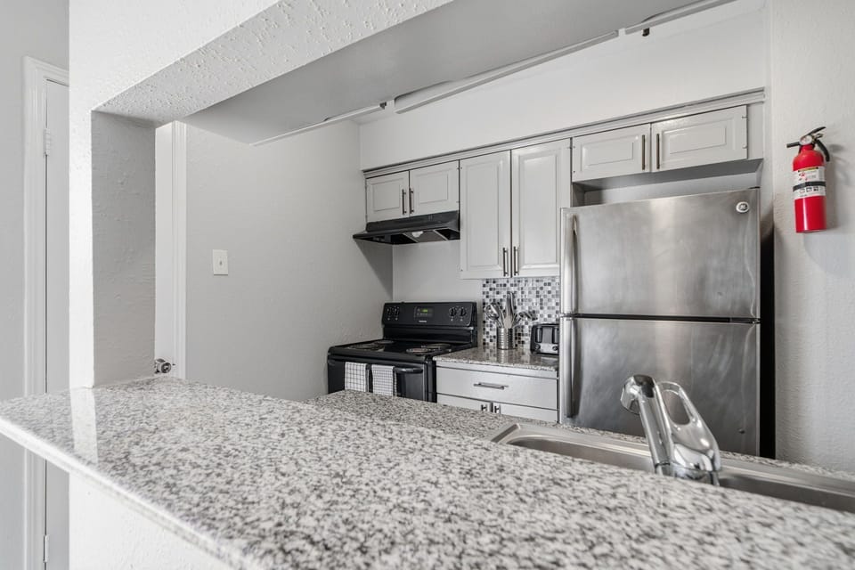 Apartment, Patio, Courtyard View | Private kitchen