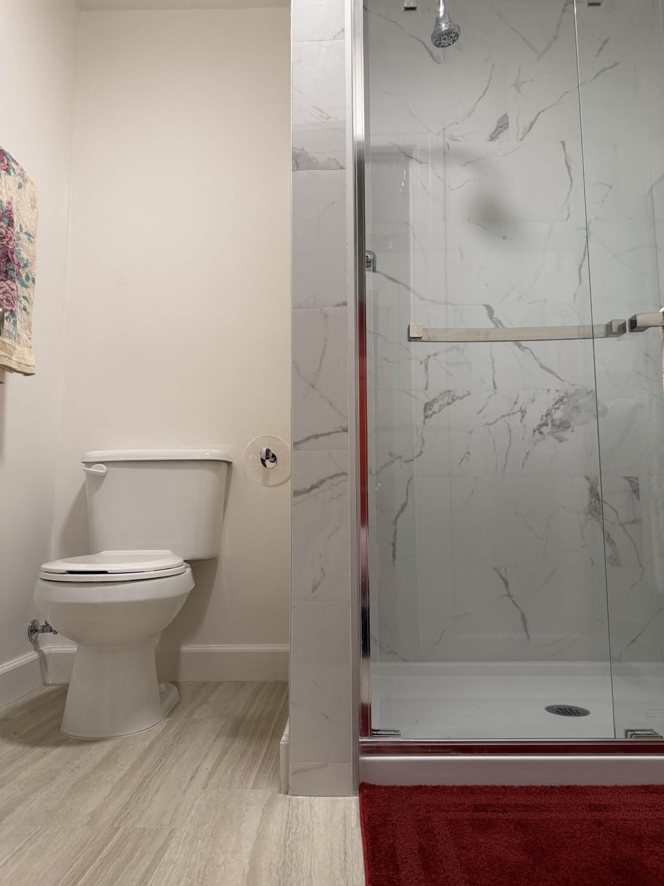 Shared Dormitory | Bathroom | Shower, towels, soap, shampoo