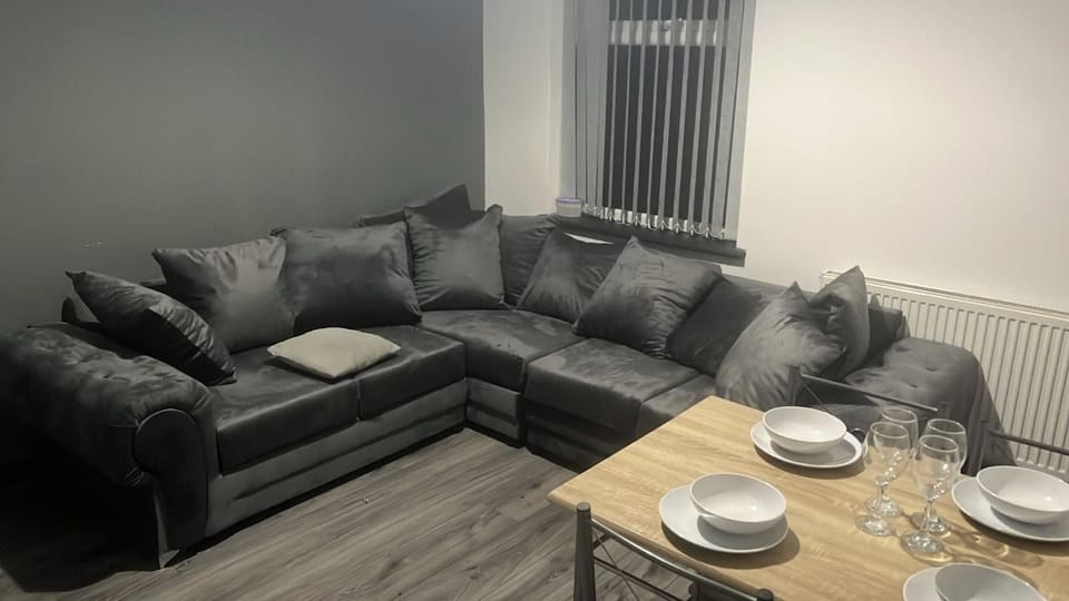 Beautiful 4-Bedroom Home for 8 in Liverpool Bed and Breakfast in Liverpool