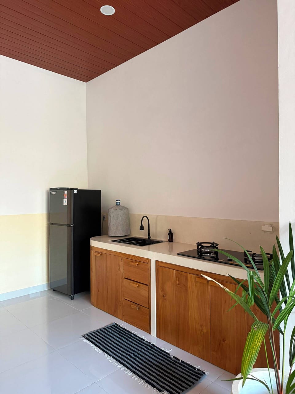 Deluxe Villa, Pool View | Private kitchen | Fridge, microwave, stovetop