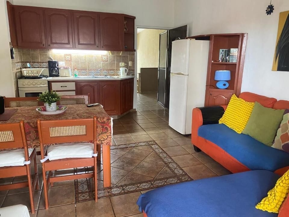 Apartment, 1 Bedroom, Accessible, Smoking | Dining room
