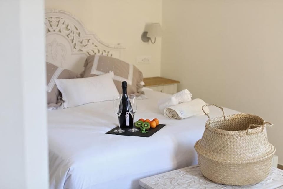Deluxe Suite, Balcony, City View | WiFi (free)