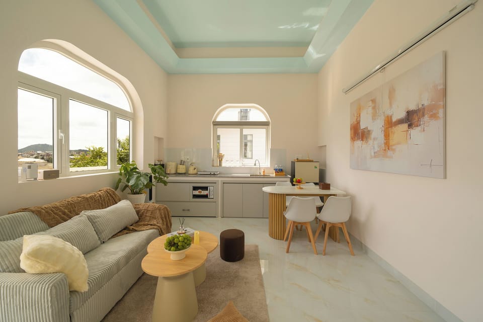 Family Apartment, 2 Bedrooms, Balcony, Garden View | Living area