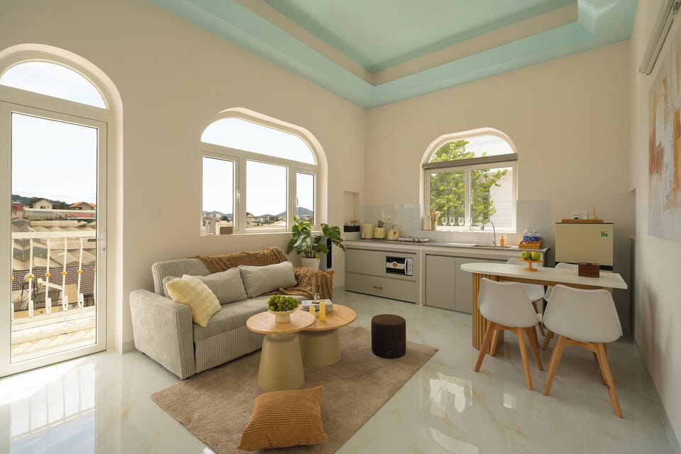 Family Apartment, 2 Bedrooms, Balcony, Garden View | Living area