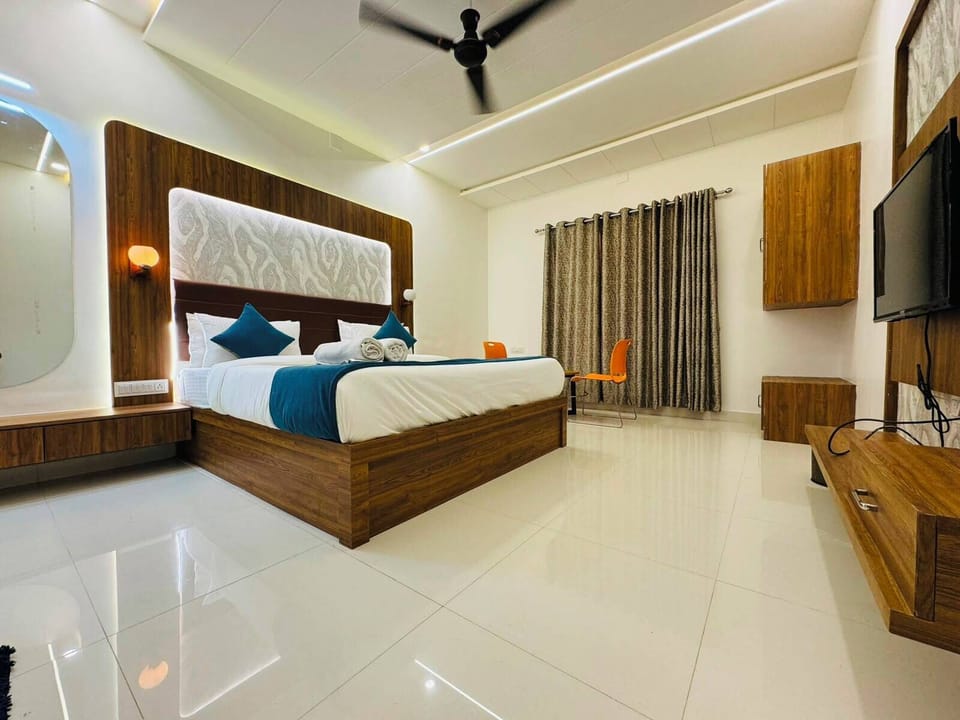 Double Room, Balcony, Garden View | WiFi (free)