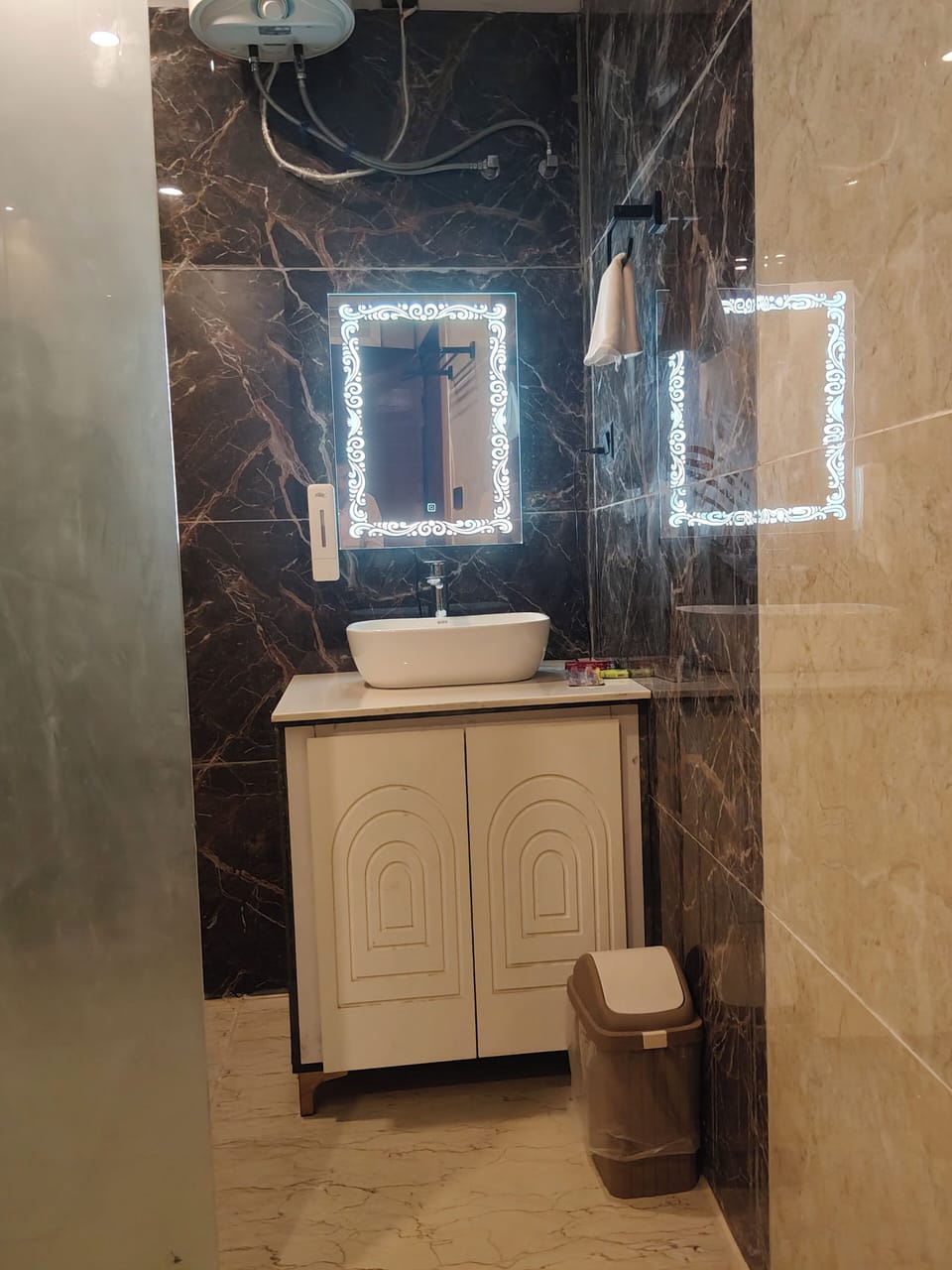 Deluxe Double Room, Balcony, Mountain View | Bathroom | Towels, soap, shampoo, toilet paper