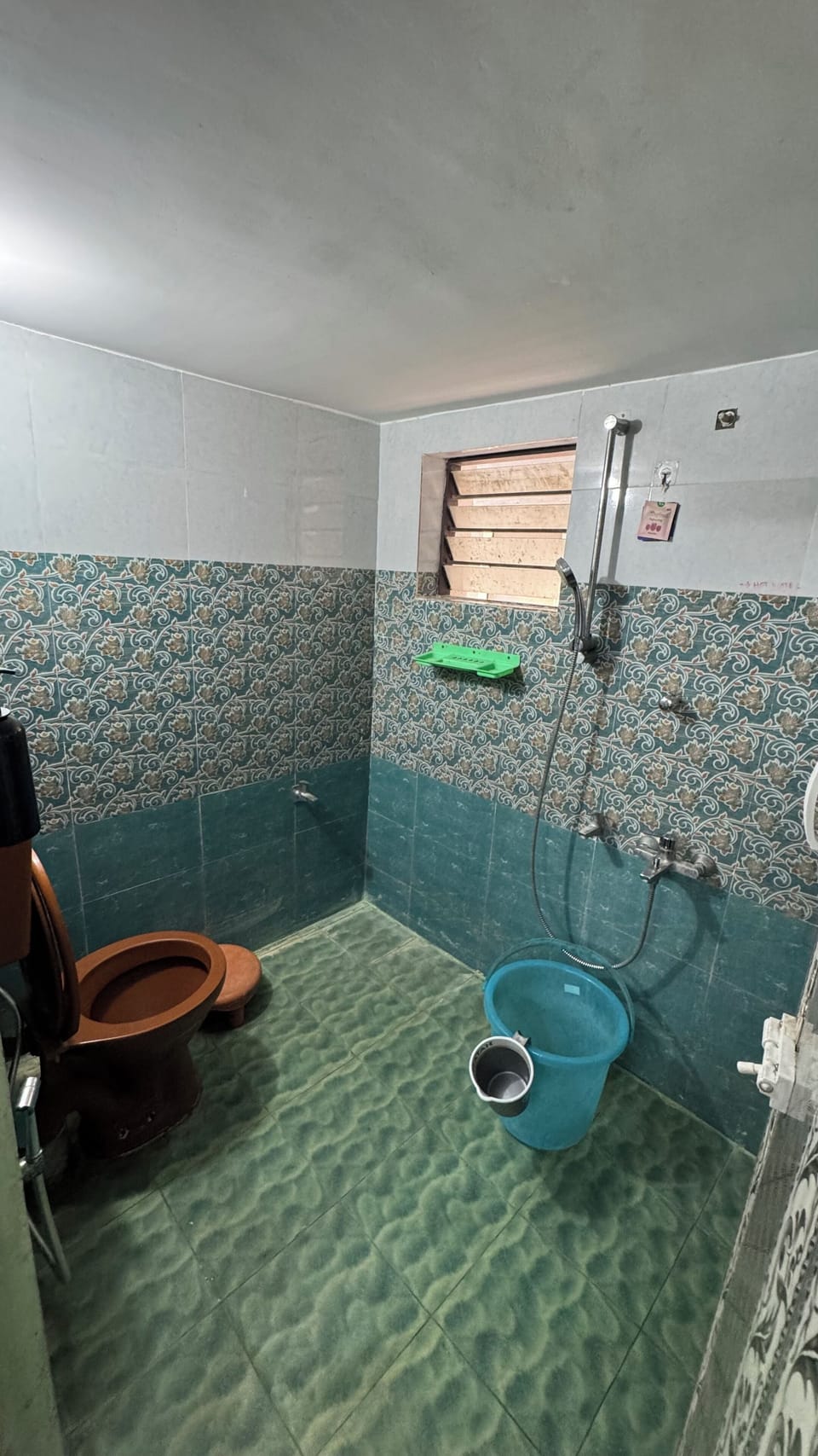 Executive Villa | Bathroom | Shower, towels, soap, shampoo