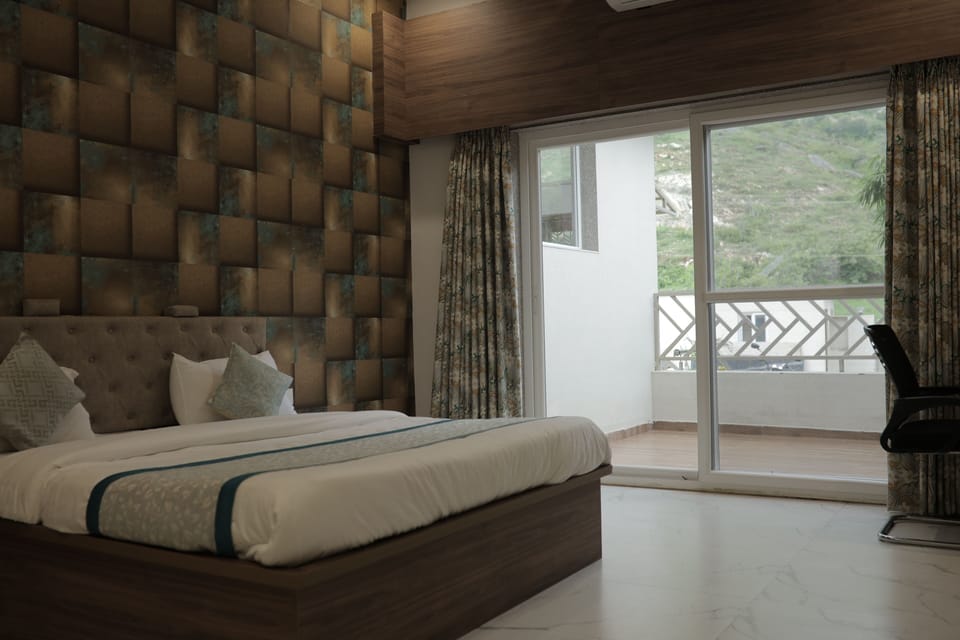 Deluxe Apartment, Courtyard View | Desk, laptop workspace, WiFi (free)