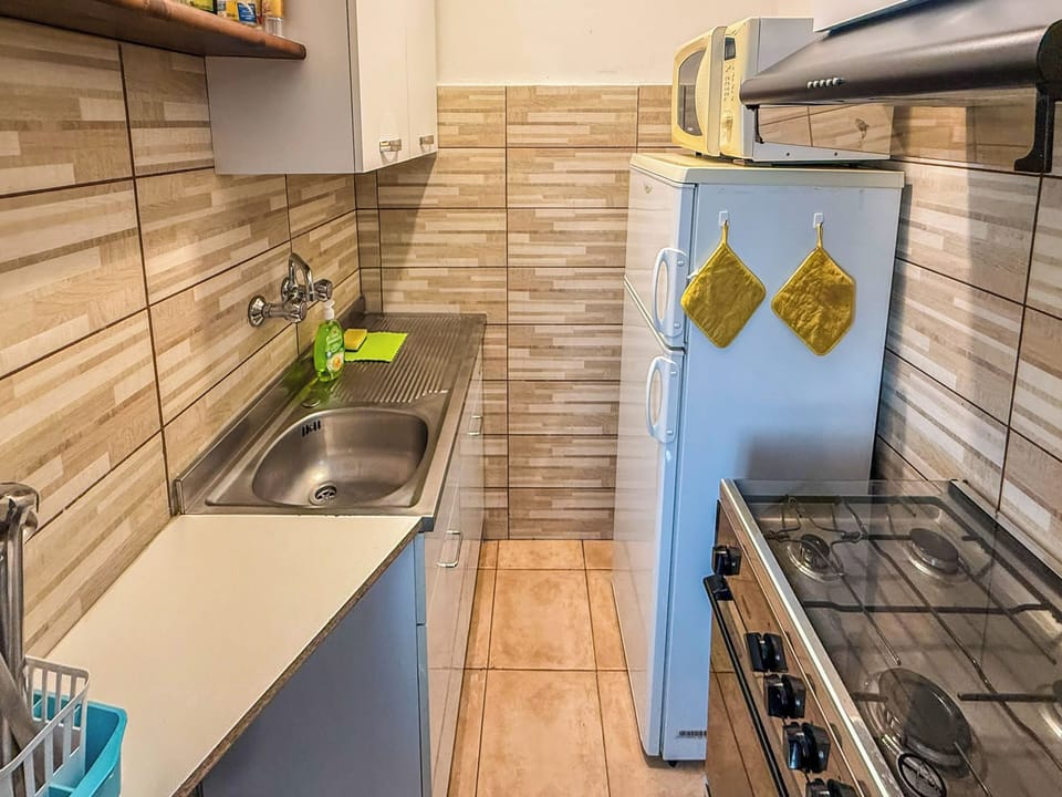 Apartment, Garden View | Private kitchen
