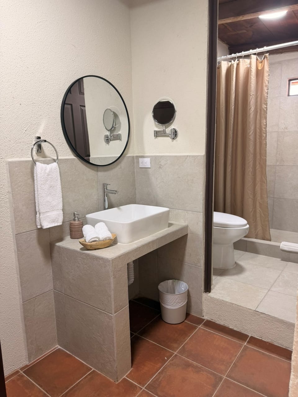 Classic Double or Twin Room | Bathroom | Shower, towels, soap, shampoo