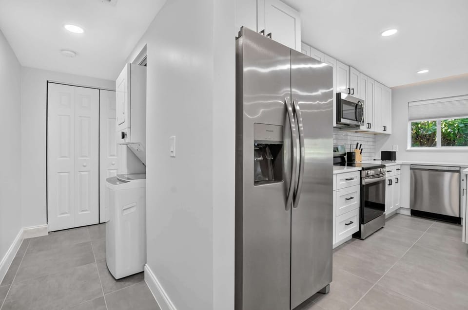 Apartment, Multiple Beds, Kitchen, Ocean View (Coveside Hideaway 4  ) | Laundry