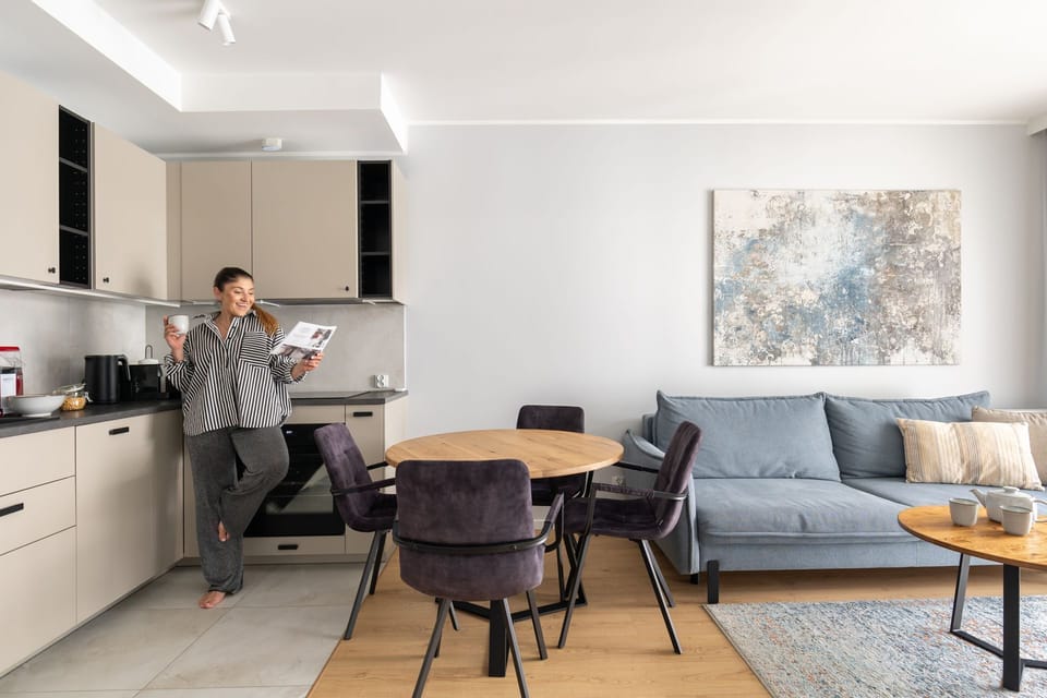 Deluxe Apartment, Balcony, Courtyard View | Living area | 40-inch flat-screen TV with cable channels, Netflix, Hulu