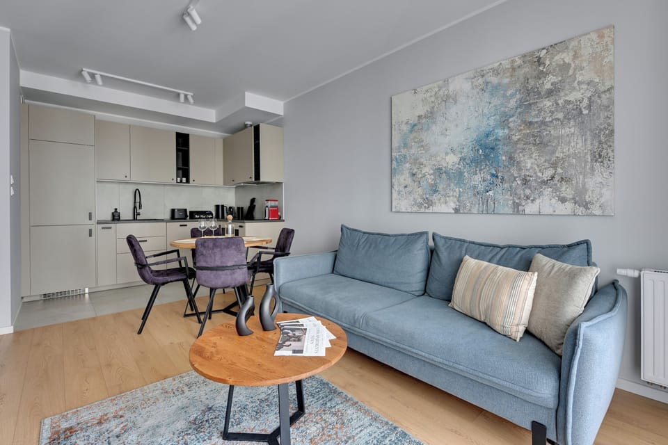 Deluxe Apartment, Balcony, Courtyard View | Living area | 40-inch flat-screen TV with cable channels, Netflix, Hulu