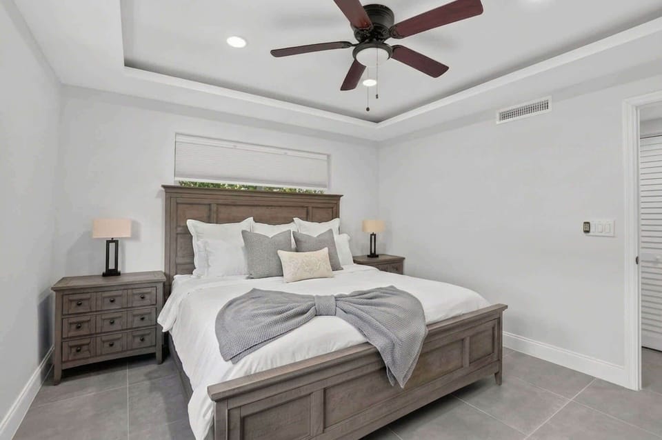 Apartment, Multiple Beds, Kitchen, Ocean View (Coveside Hideaway 2 ) | 2 bedrooms, individually decorated, individually furnished
