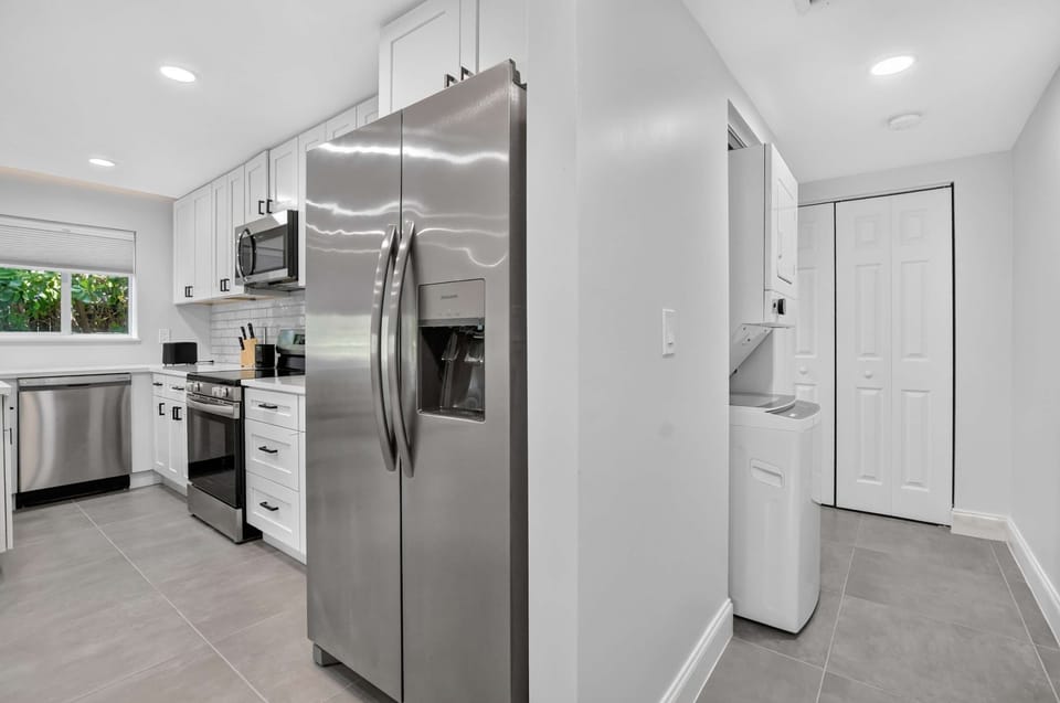 Apartment, Multiple Beds, Kitchen, Ocean View (Coveside Hideaway 1) | Laundry
