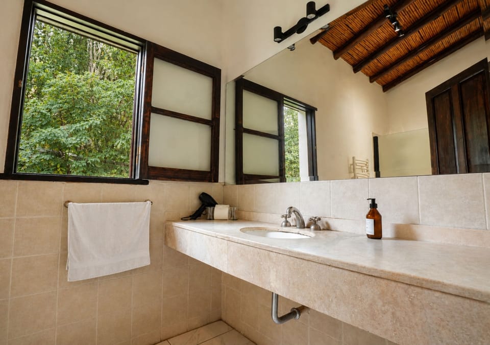 Double Room, 1 King Bed | Bathroom | Shower, rainfall showerhead, free toiletries, towels