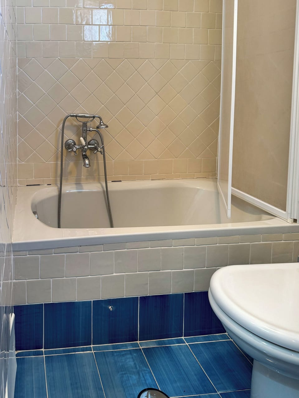 Twin Room, Balcony, City View | Bathroom