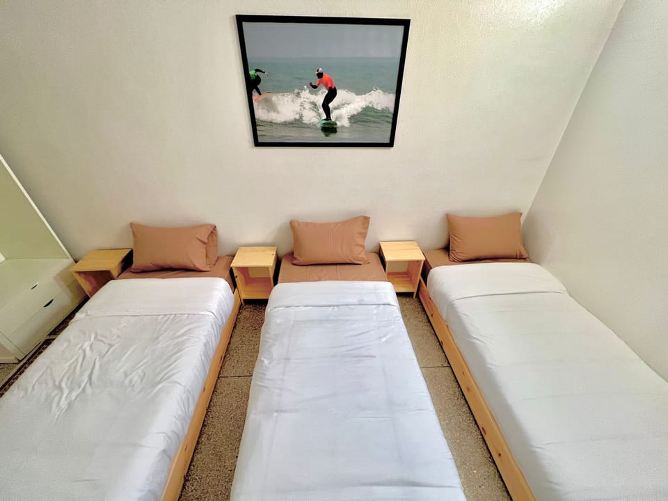 Basic Triple Room | Desk, laptop workspace, WiFi (free)