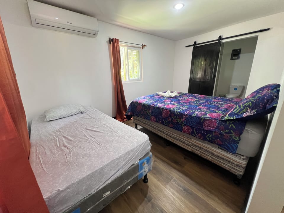 Villa | Desk, laptop workspace, WiFi (free)