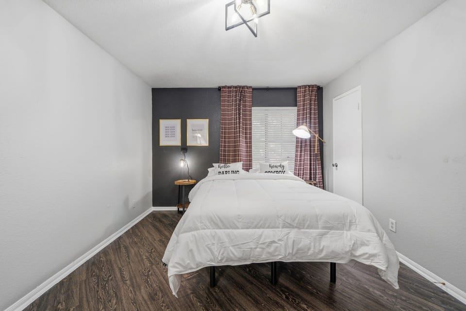 Apartment, Courtyard View | Iron/ironing board, WiFi (free)