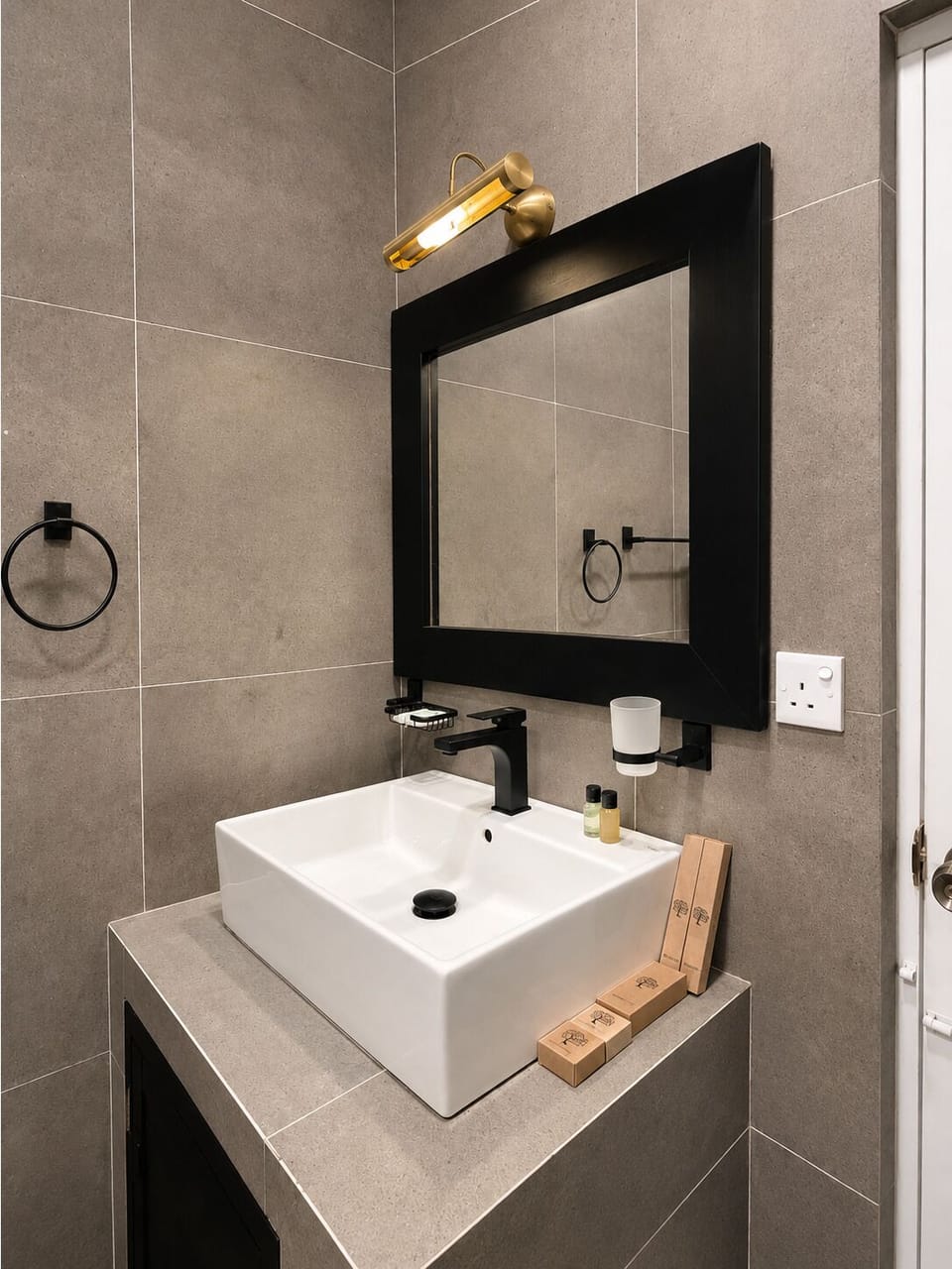 Deluxe Double Room, Balcony, Mountain View | Bathroom | Hair dryer, towels, soap, shampoo