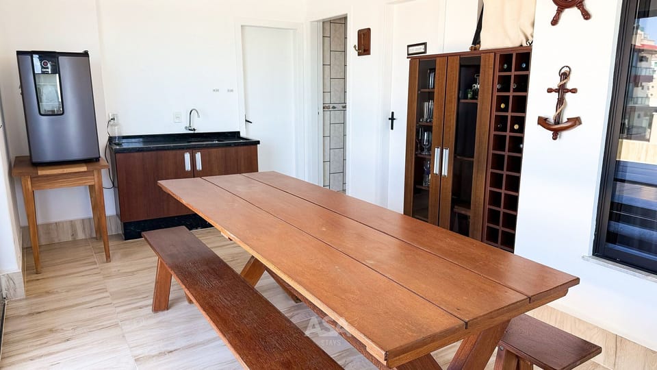 Basic Apartment | Dining