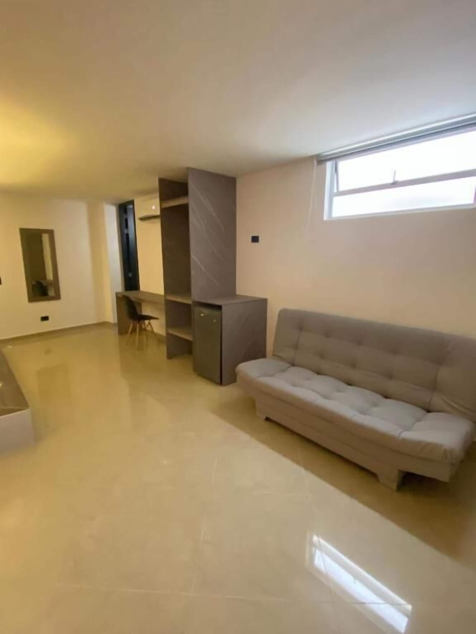Elite Double Room, 1 King Bed, Air conditioning | Living area