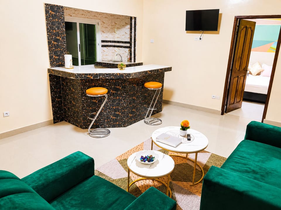 Deluxe Studio Suite, Balcony, City View | Interior