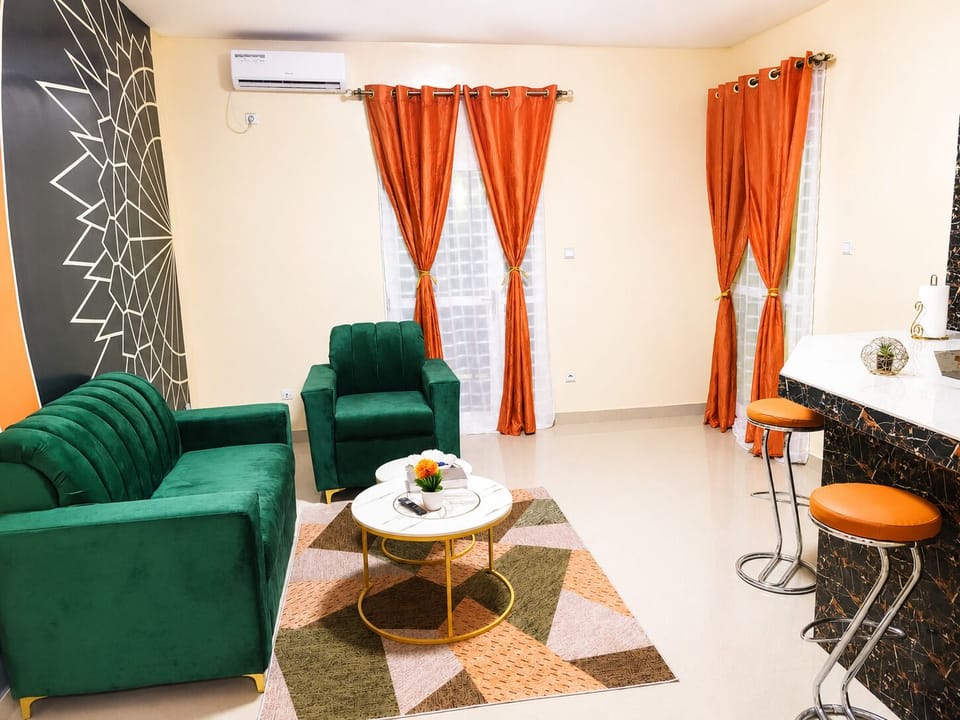 Deluxe Studio Suite, Balcony, City View | Living area