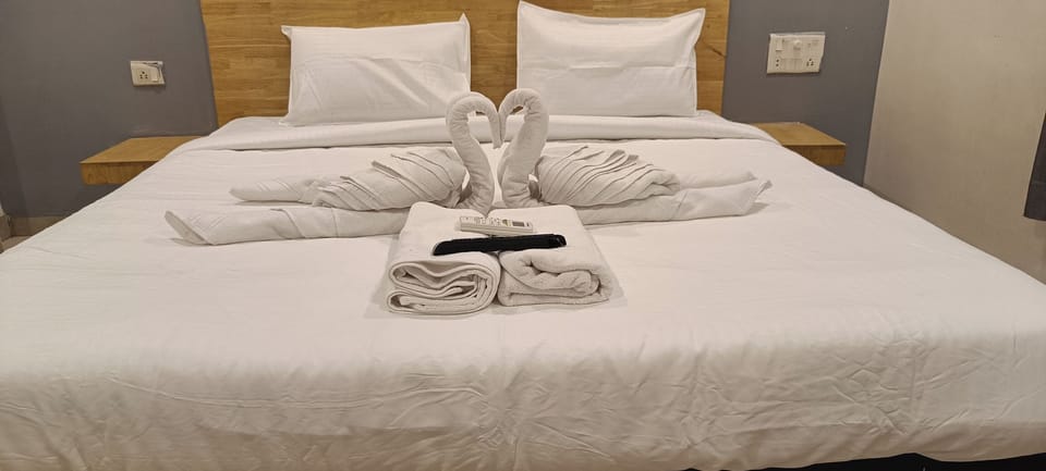 Standard Room | Desk, laptop workspace, iron/ironing board, WiFi (free)