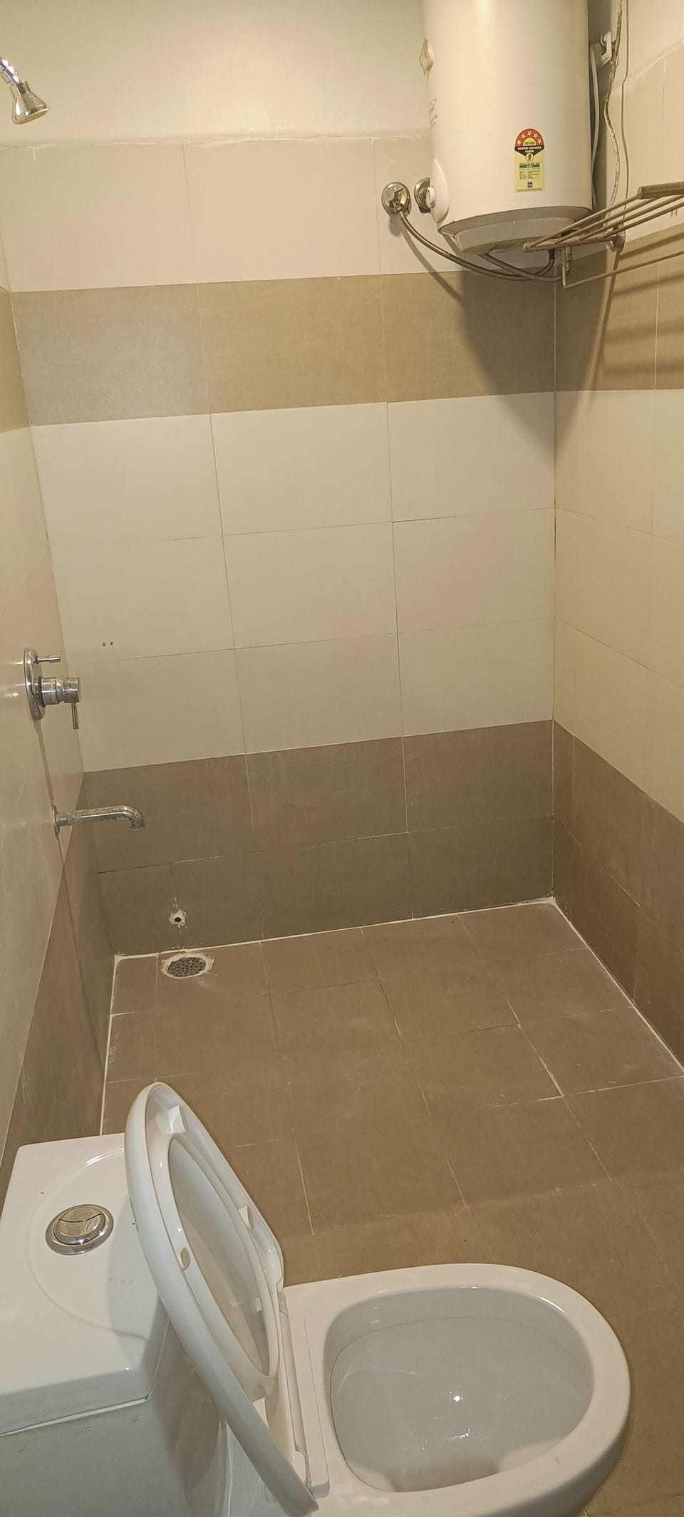 Standard Room | Bathroom | Shower, towels, soap, shampoo