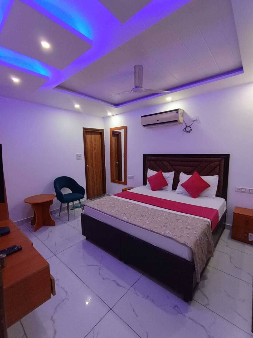 Deluxe Room, City View | Desk, blackout drapes, WiFi (free)