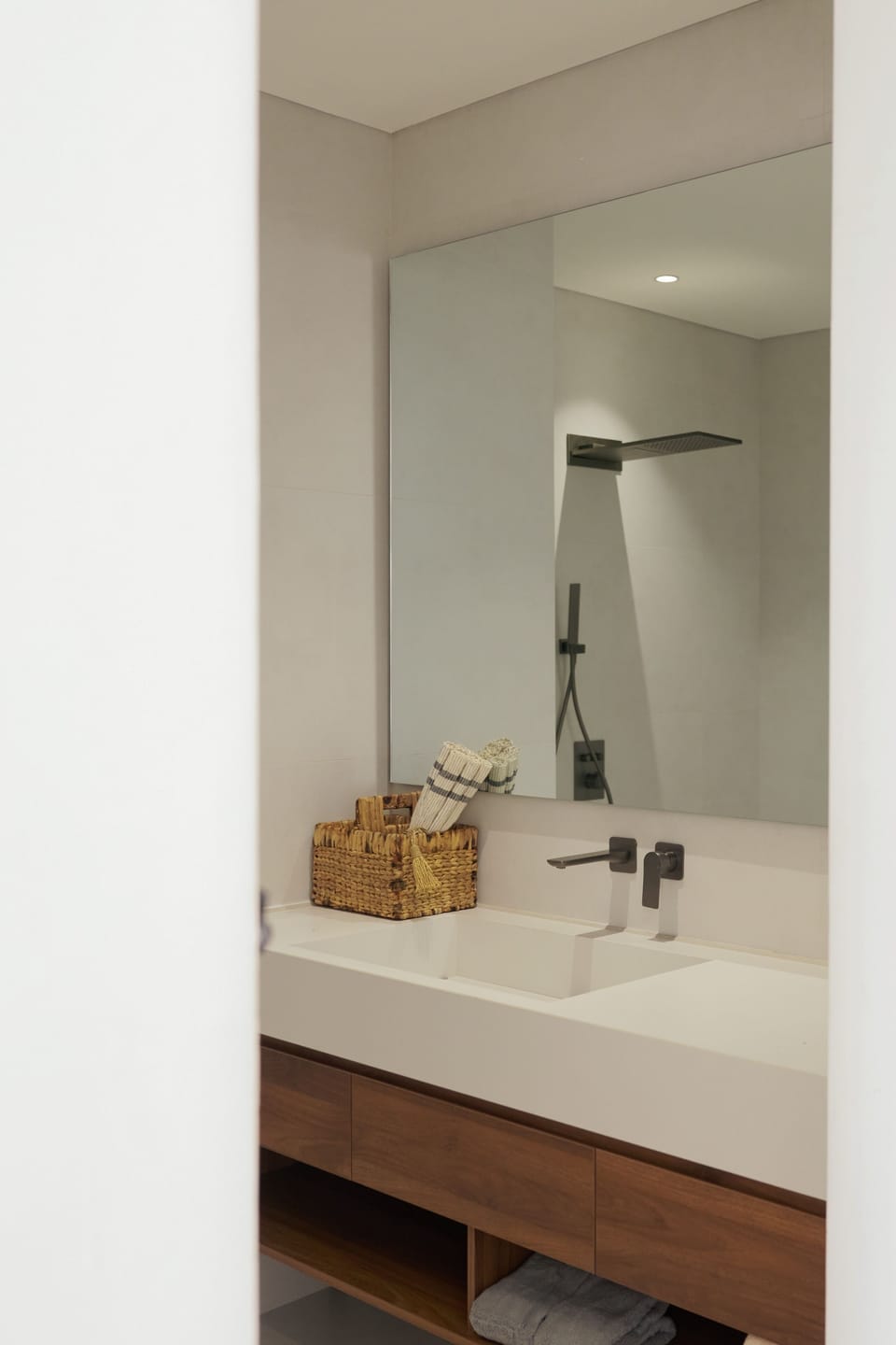 Hair dryer, towels, shampoo, toilet paper