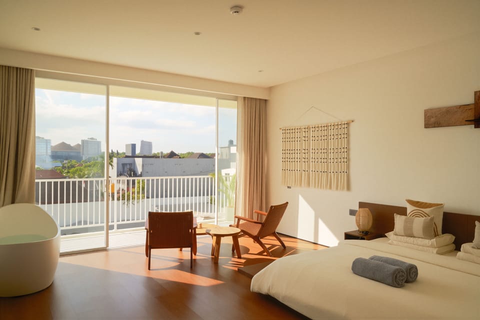 Senior Studio Suite, 1 King Bed, Balcony, Courtyard View | Desk, laptop workspace, iron/ironing board (on request), WiFi (free)