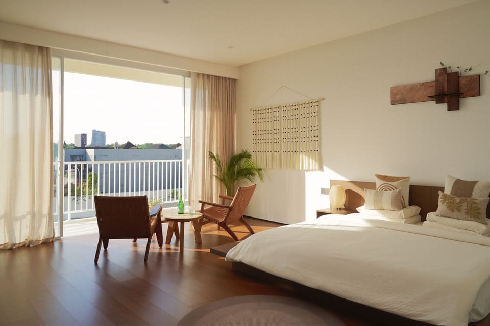 Senior Studio Suite, 1 King Bed, Balcony, Courtyard View | Desk, laptop workspace, iron/ironing board (on request), WiFi (free)