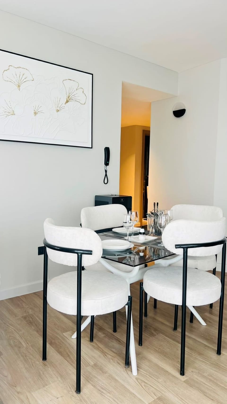 Classic Apartment, Balcony, City View | Dining