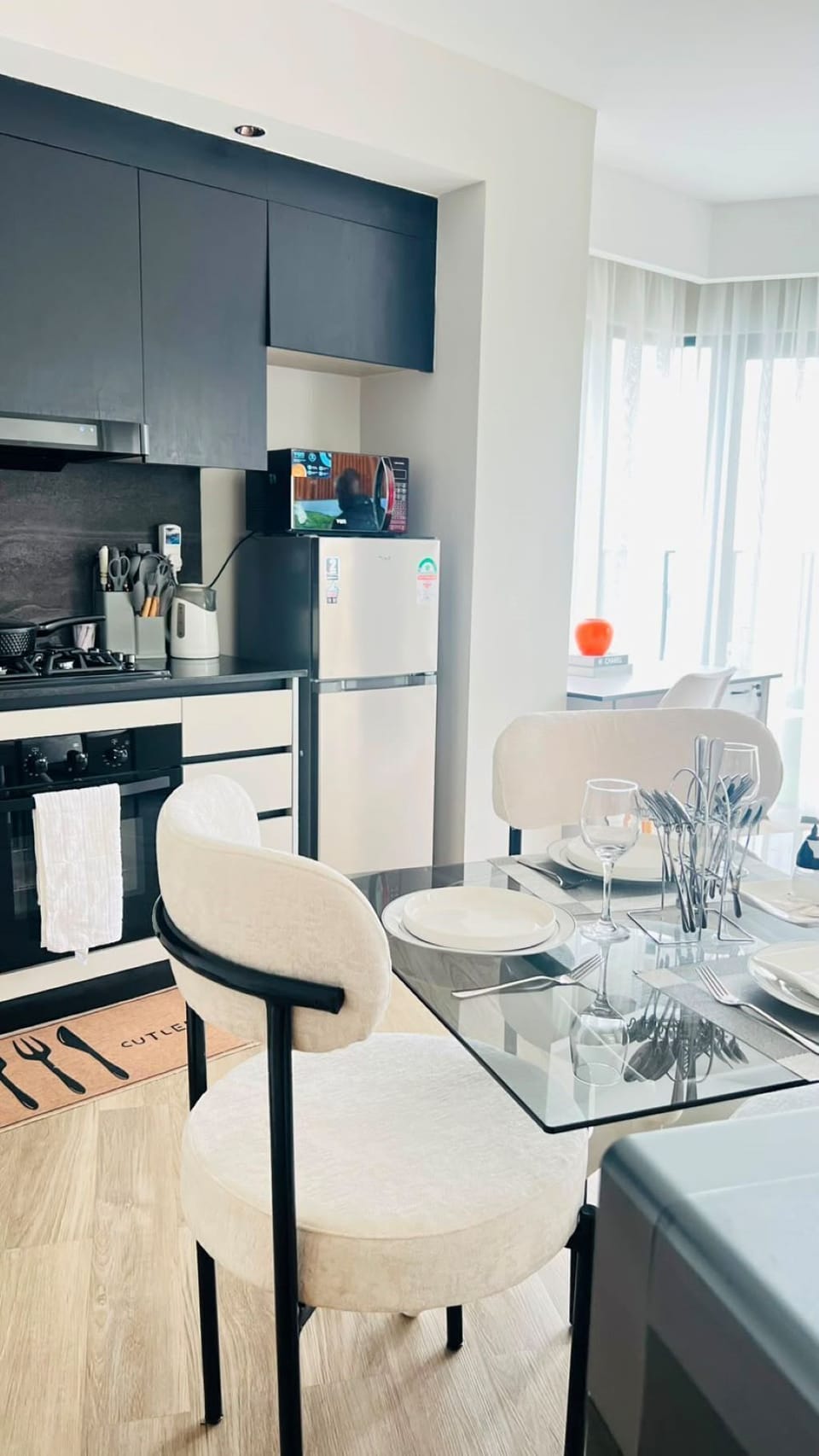 Classic Apartment, Balcony, City View | Private kitchen | Full-size fridge, microwave, oven, stovetop