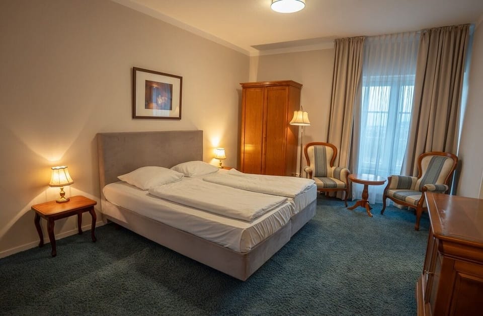 Deluxe Double Room | In-room safe, blackout drapes