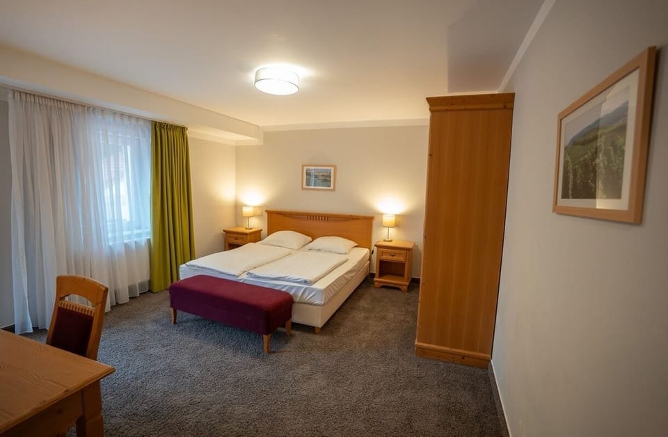 Double Room | In-room safe, blackout drapes