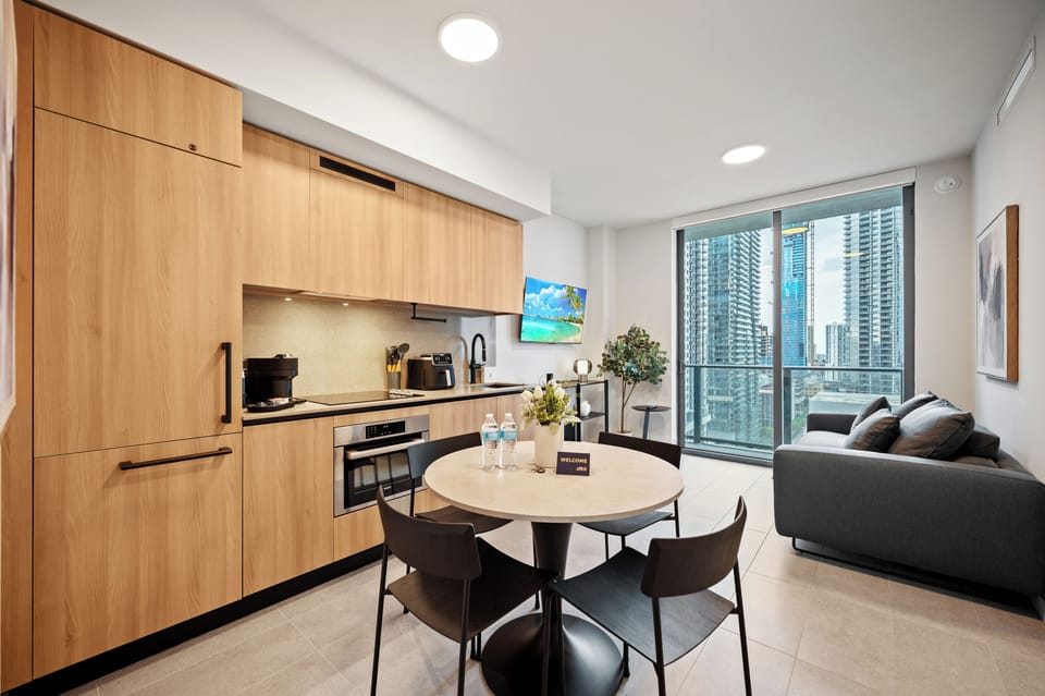 Superior Apartment, Balcony, City View | Dining room